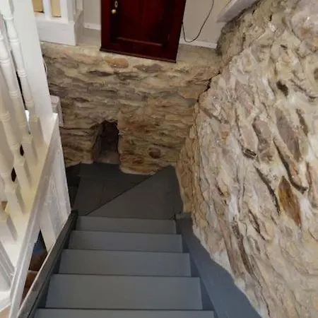 Secluded Nestled In The Beara Peninsula Vakantiehuis