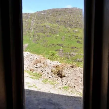 Secluded Nestled In The Beara Peninsula Vakantiehuis