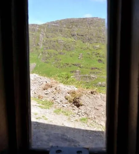 Secluded Nestled In The Beara Peninsula Dom wakacyjny